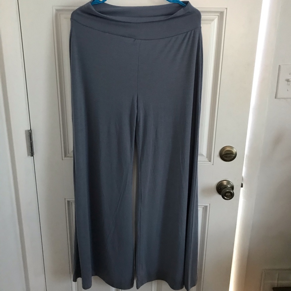Beautiful Zenana Premium palazzo pants. Size large